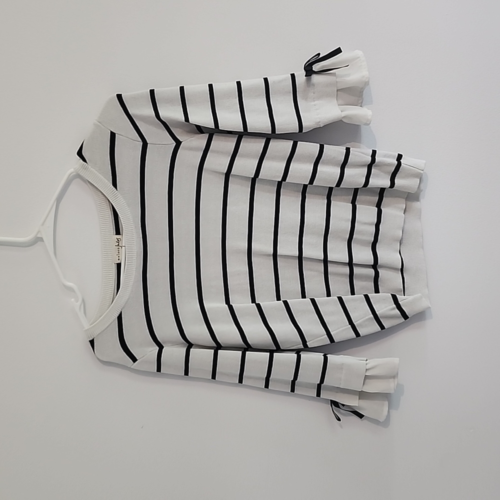 White striped sweater with 3/4 sleeves and ruffle details